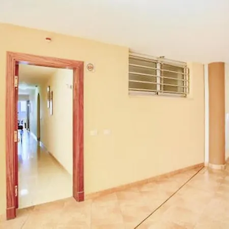 Stunning Apartment In Adeje With Outdoor Swimming Pool, Wifi And 2 Bedrooms * アデヘ